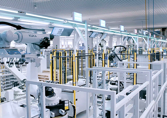 يضمن مصنع التصنيع الذكي الجودة والتسليم.